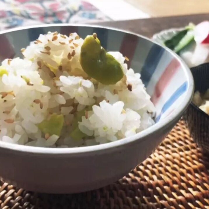 ふわっと香り立つ＊そら豆ご飯